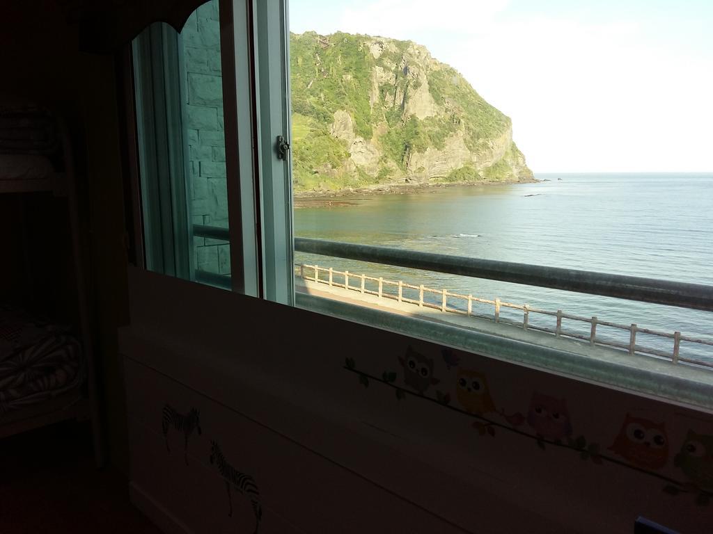 Nice View Guesthouse Сеогвипо Екстериор снимка