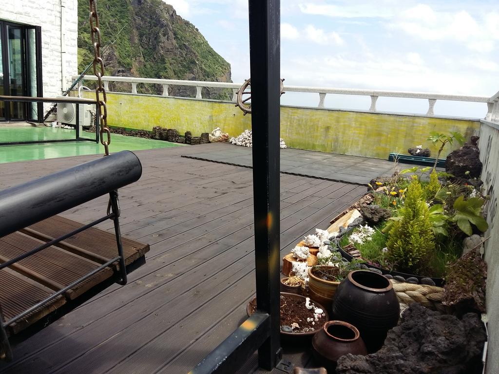 Nice View Guesthouse Сеогвипо Екстериор снимка
