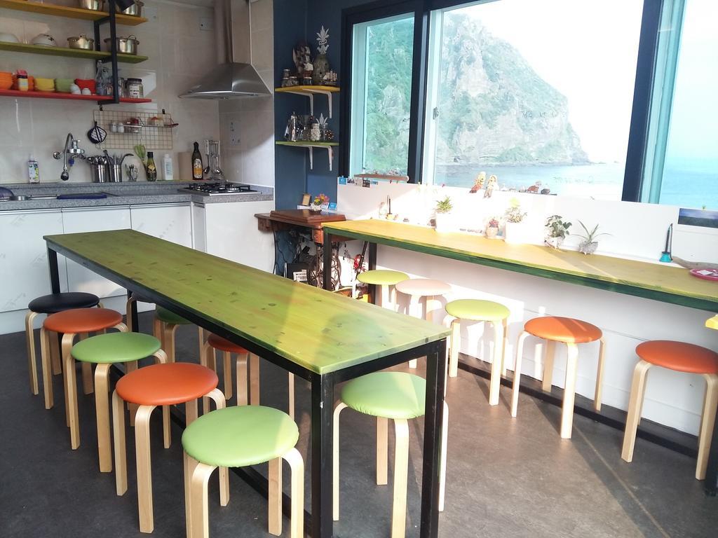 Nice View Guesthouse Сеогвипо Екстериор снимка