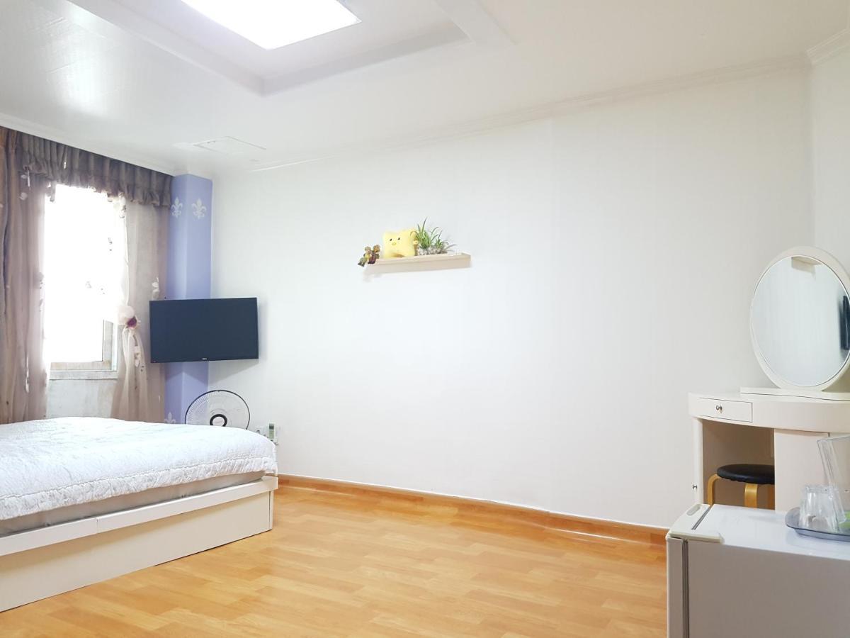 Nice View Guesthouse Сеогвипо Екстериор снимка
