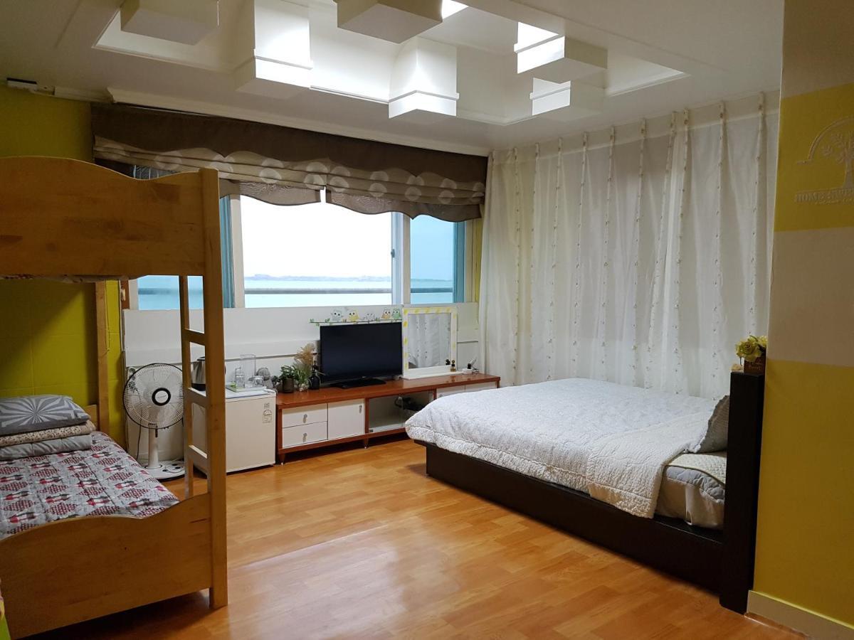 Nice View Guesthouse Сеогвипо Екстериор снимка